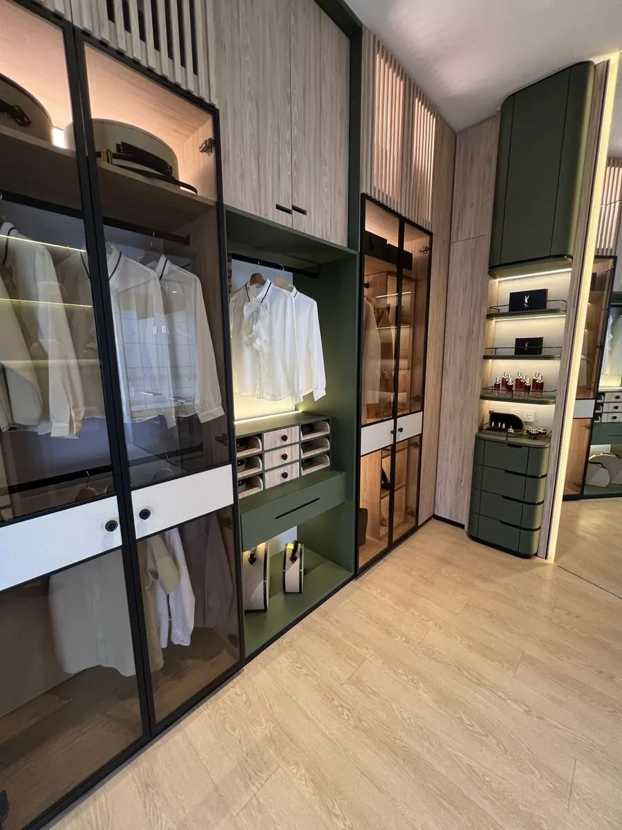 Walk-in wardrobe in the BungalowDees Premier show unit