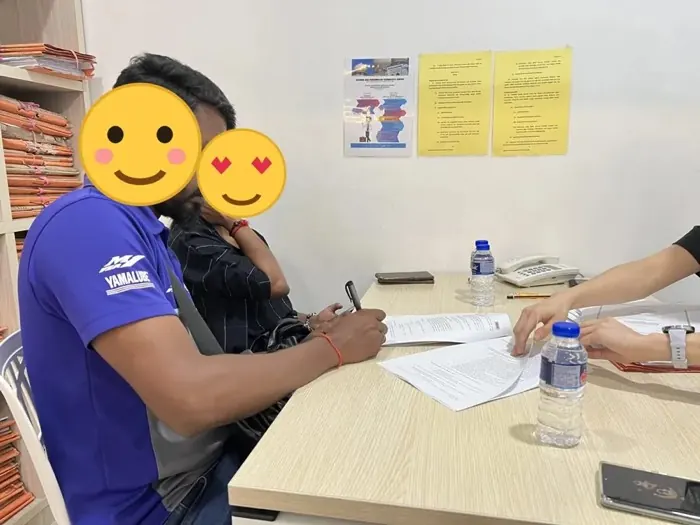 Happy buyers collecting their keys with Team AcEz