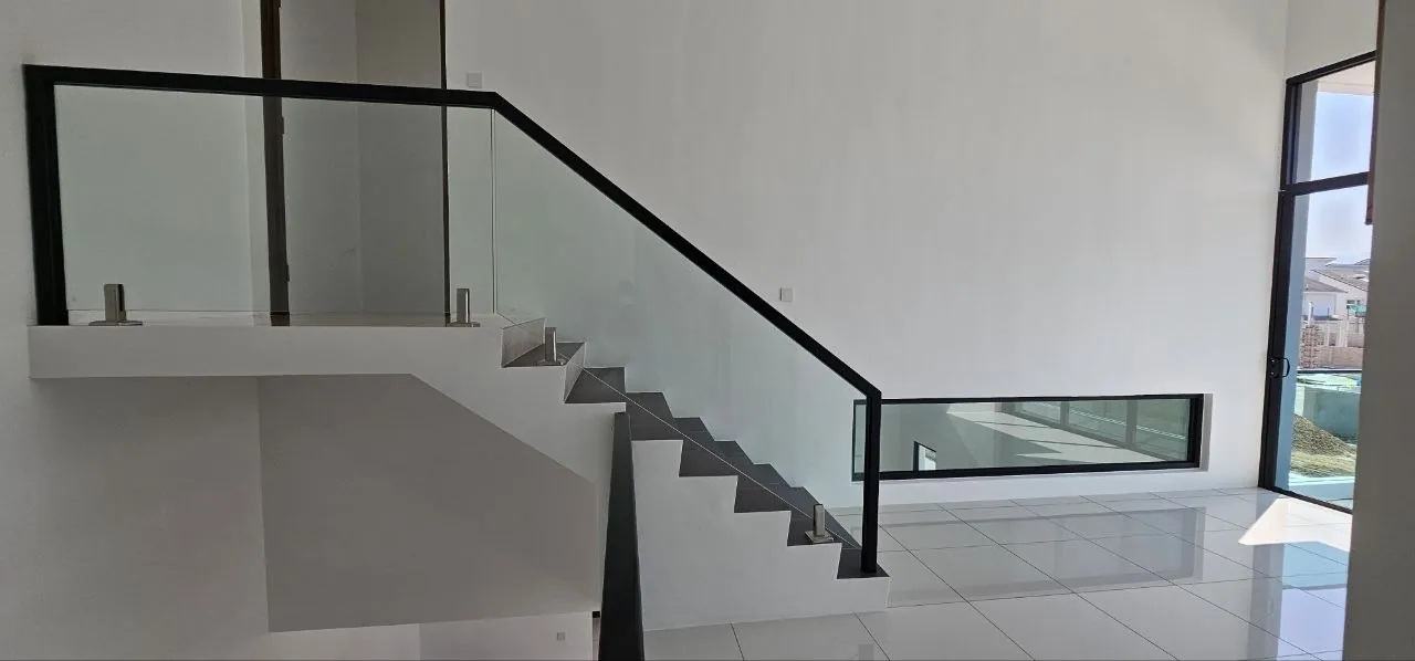 Pinggiran Pengkalan Bayu staircase with glass balustrade