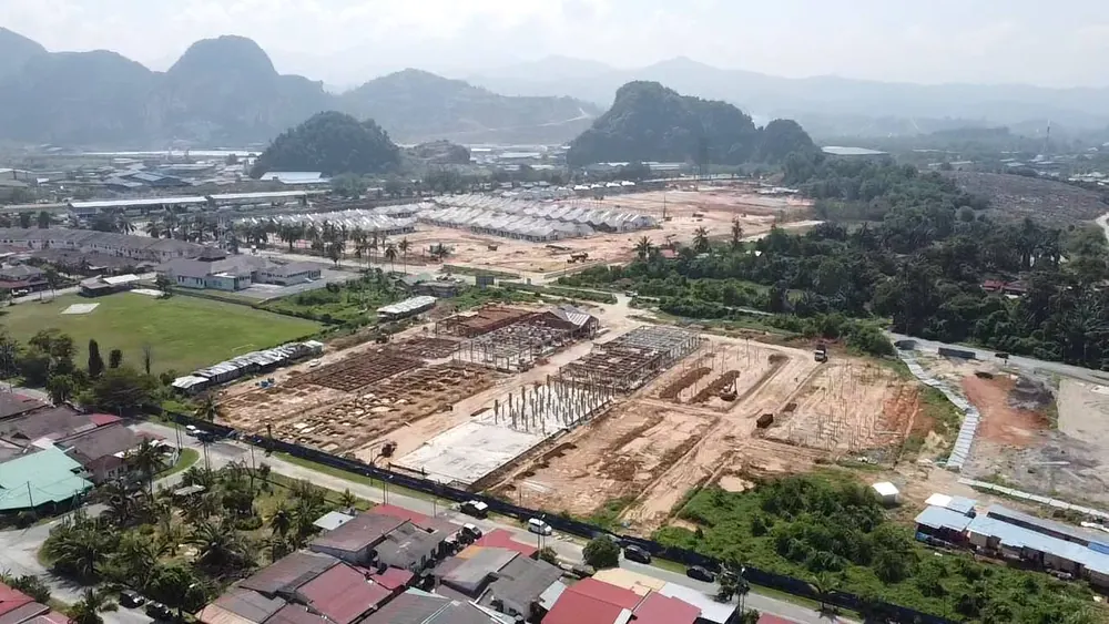 Taman Raia Saujana III from above &mdash; the site sits among existing housing, with the limestone hills behind