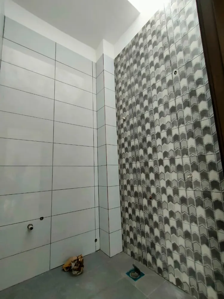 Bathroom, floor to ceiling tiling
