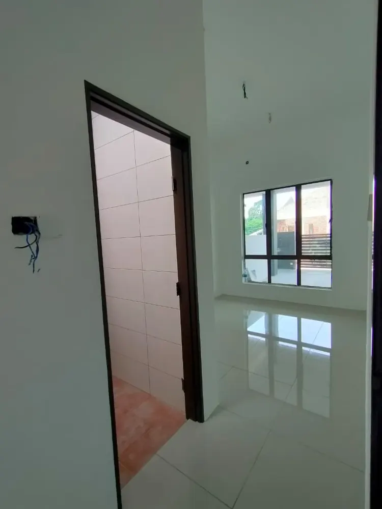 Entrance and front window from inside