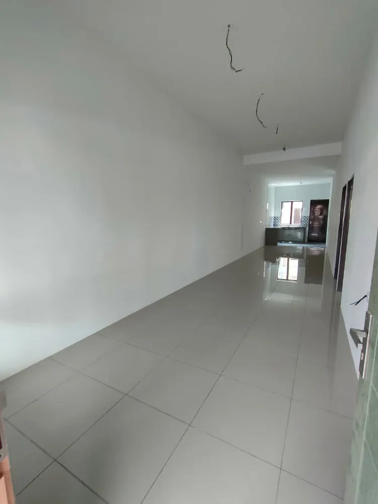 Hallway running through to the rear of the house