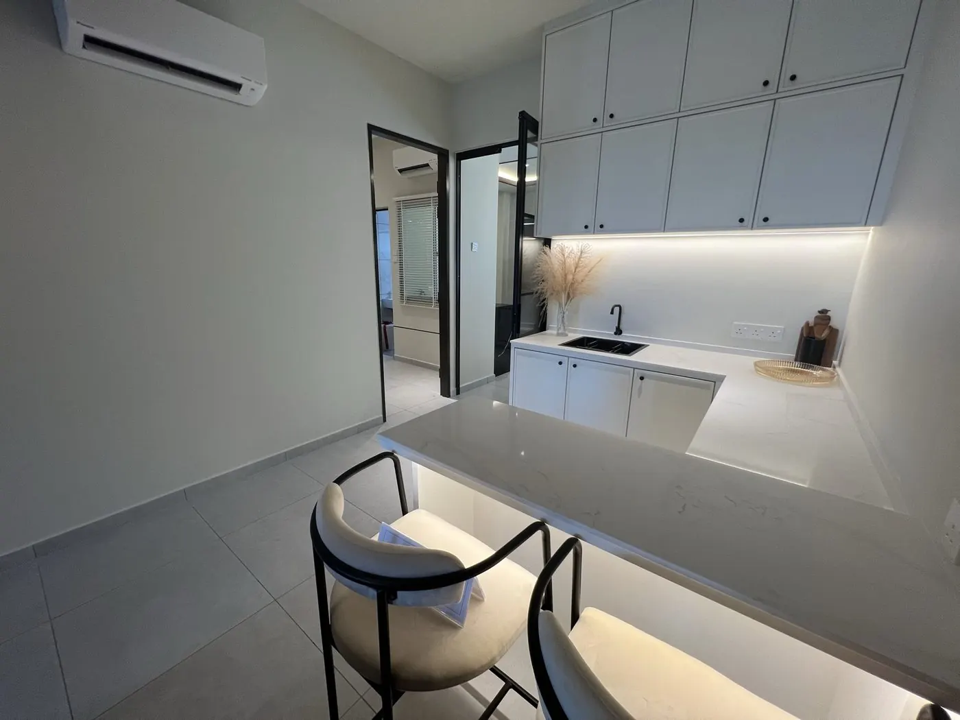 Dry kitchen and breakfast counter, Pearl Garden Phase 3 show unit